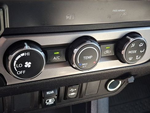 Used 2019 Toyota Tacoma SR5 AWD/4WD image 16