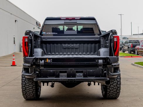 Used 2025 GMC Sierra 2500 Denali Ultimate image 9