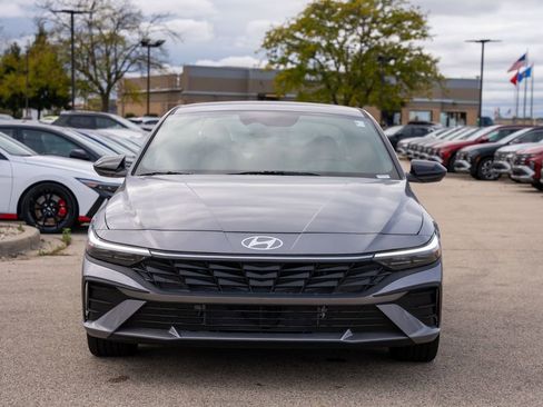 New 2025 Hyundai Elantra SEL image 2