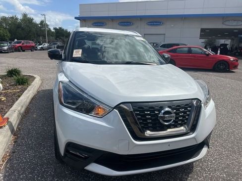 Used 2019 Nissan Kicks SR w/ SR Premium Package image 2