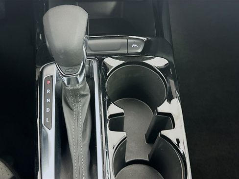 Used 2025 Chevrolet Trax LT w/ LT Convenience Package image 24