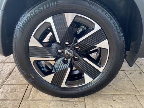 Certified 2025 Nissan Kicks SV AWD/4WD image 11