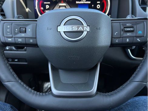 Used 2025 Nissan Rogue SL w/ Tech Package AWD/4WD image 12