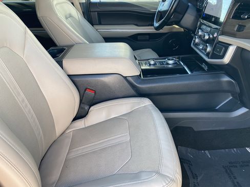 Used 2022 Ford Expedition Limited image 11