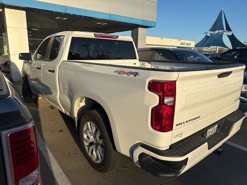 Used 2024 Chevrolet Silverado 1500 Custom image 3