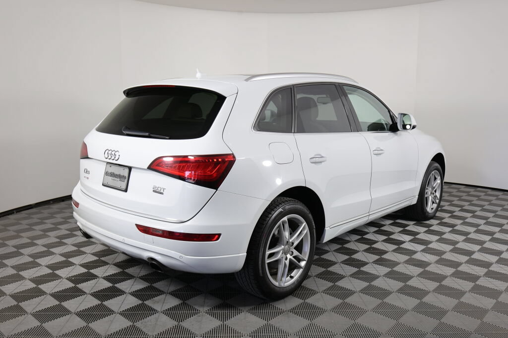 Used 2017 Audi Q5 2.0T Premium Plus w/ Technology Package AWD/4WD image 2