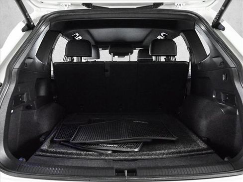 Used 2022 Volkswagen Tiguan SEL R-Line AWD/4WD image 6