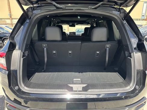Certified 2025 Honda Pilot Black Edition image 8