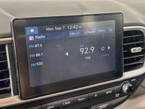 Used 2025 Hyundai Venue SEL FWD image 21