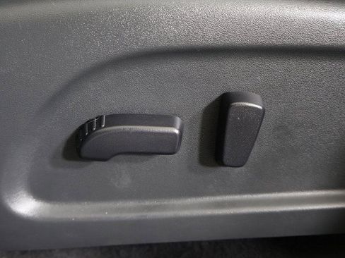 Used 2020 Nissan Pathfinder SV image 30