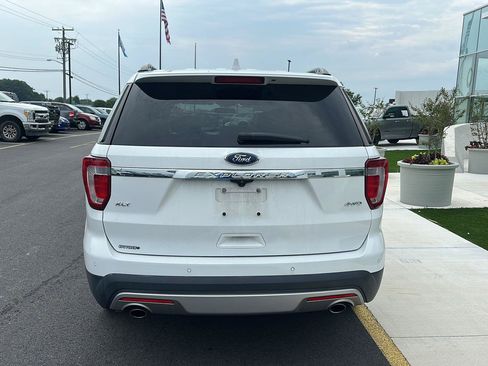 Used 2017 Ford Explorer XLT AWD/4WD image 6