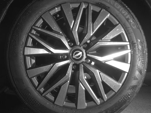 Used 2025 Nissan Altima 2.5 SV FWD image 14