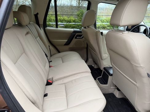 Used 2014 Land Rover LR2 HSE image 29