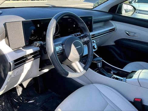 Certified 2025 Hyundai Tucson SEL image 9