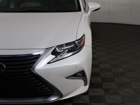 Used 2018 Lexus ES 350 w/ Ultra Luxury Package image 17