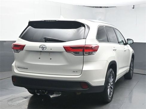 Used 2017 Toyota Highlander XLE image 7