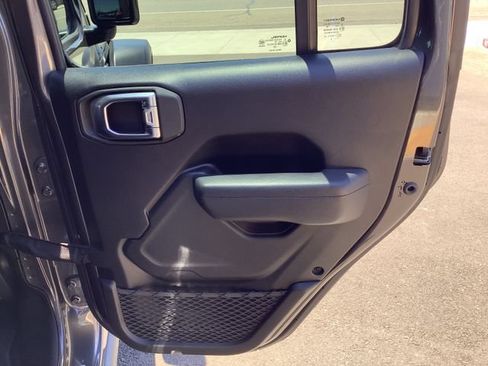 Used 2025 Jeep Wrangler Unlimited Rubicon 4xe w/ Convenience Group AWD/4WD image 35