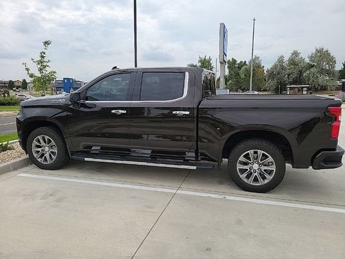 Used 2019 Chevrolet Silverado 1500 High Country w/ Technology Package AWD/4WD image 8
