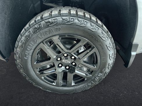 New 2026 Chevrolet Silverado 1500 Custom Trail Boss w/ LPO, Dark Essentials Package AWD/4WD image 18