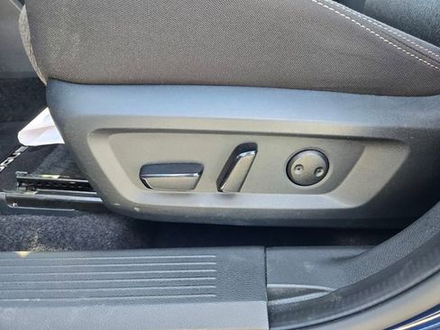 Used 2025 Nissan Rogue SV image 17