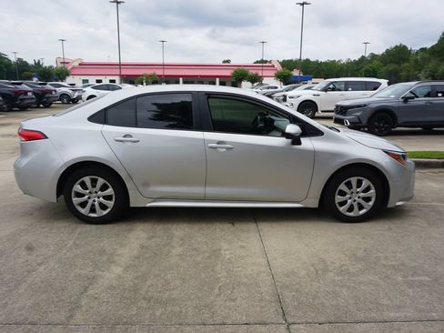 Used 2024 Toyota Corolla LE FWD image 19