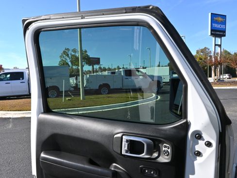 Used 2019 Jeep Wrangler Unlimited Sport S image 22