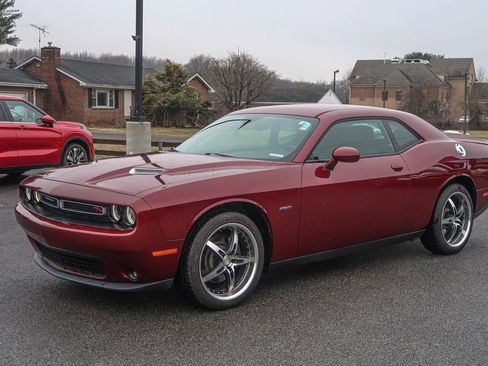 Used 2018 Dodge Challenger R/T image 4