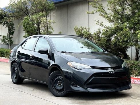 Used 2017 Toyota Corolla LE image 2