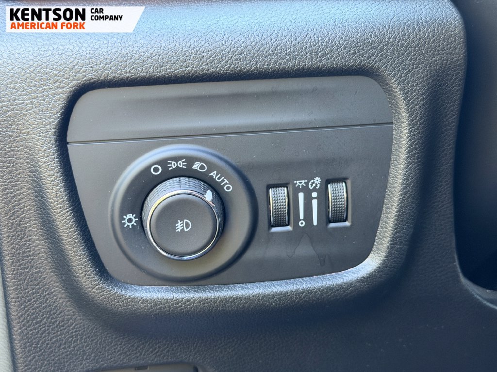 Used 2025 Jeep Grand Cherokee Limited w/ Black Appearance Package AWD/4WD image 18