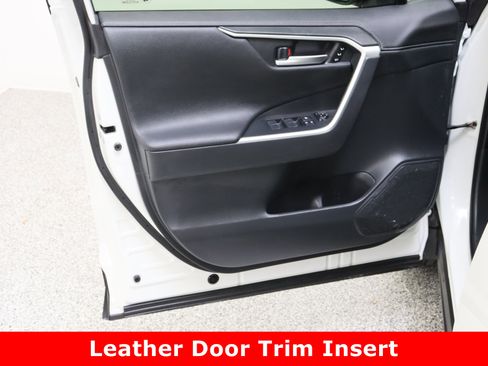 Used 2020 Toyota RAV4 Limited image 12