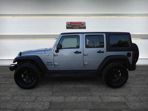 Used 2018 Jeep Wrangler Unlimited Sport w/ Connectivity Group AWD/4WD image 4