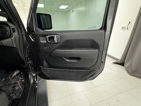 Used 2021 Jeep Wrangler Unlimited Sahara image 13