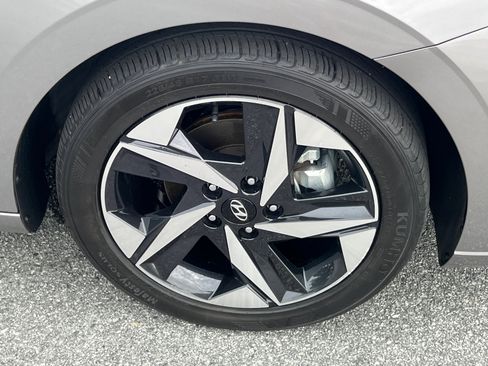 Certified 2023 Hyundai Elantra Limited FWD image 13
