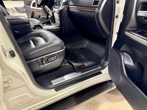 Used 2019 Toyota Land Cruiser w/ Preferred Accessory Package image 27