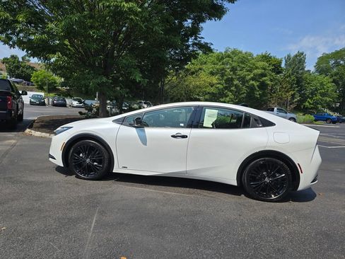 Used 2025 Toyota Prius AWD image 3