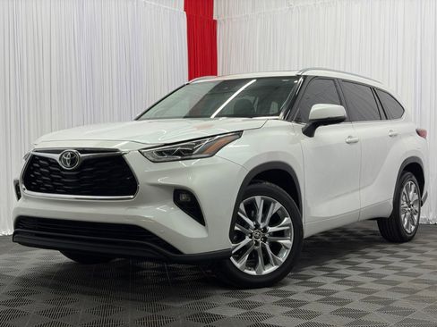 Used 2022 Toyota Highlander Limited FWD image 4