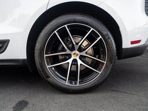 Certified 2025 Porsche Macan image 24
