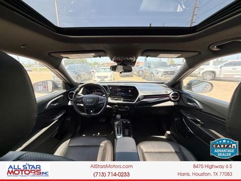 Used 2024 Chevrolet Trax RS w/ Sunroof Package FWD image 18