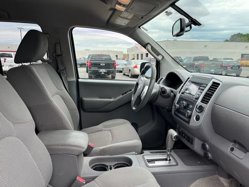 Used 2014 Nissan Frontier SV w/ SV Value Truck Package AWD/4WD image 2