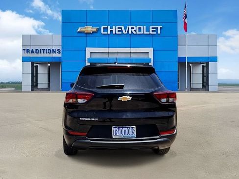 Certified 2025 Chevrolet TrailBlazer LS w/ LS Convenience Package FWD image 8