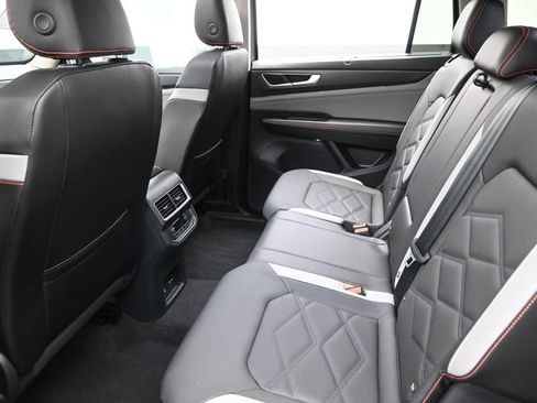 Used 2025 Volkswagen Atlas Peak Edition SE AWD/4WD image 25
