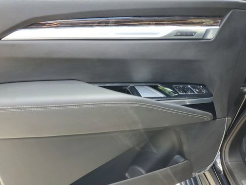 Certified 2025 Cadillac Escalade ESV Premium Luxury image 21