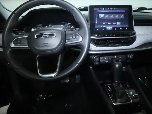 Used 2023 Jeep Compass Latitude AWD/4WD image 28