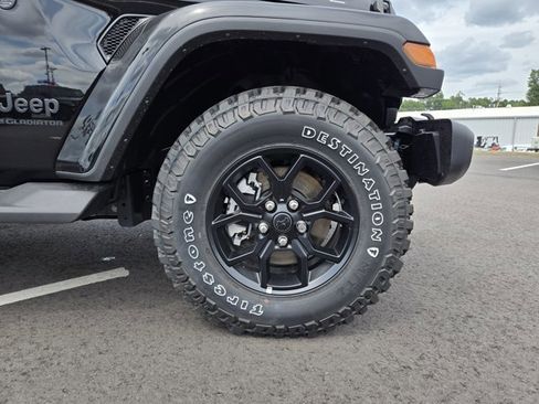 New 2025 Jeep Gladiator Sport image 5