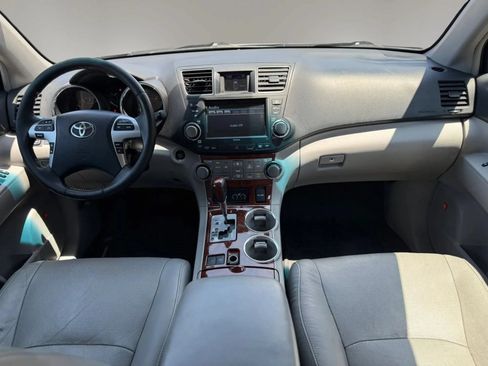 Used 2012 Toyota Highlander Limited w/ Tow Pkg FWD image 21