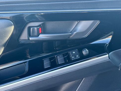 Used 2023 Toyota bZ4X XLE image 34