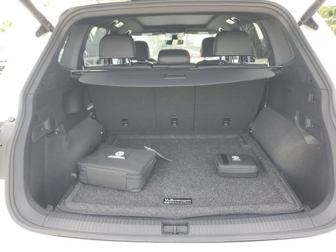 Certified 2024 Volkswagen Tiguan SEL R-Line AWD/4WD image 15
