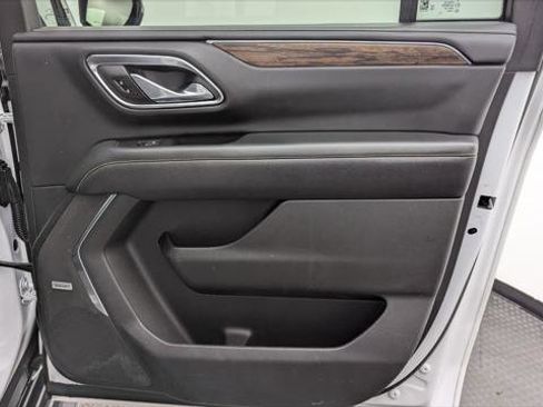 Used 2023 Chevrolet Suburban Premier image 23
