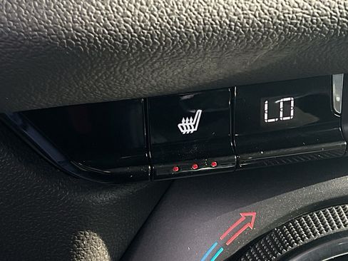 Used 2025 Chevrolet Blazer LT FWD image 30