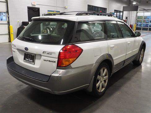 Used 2005 Subaru Outback 2.5i Limited image 4